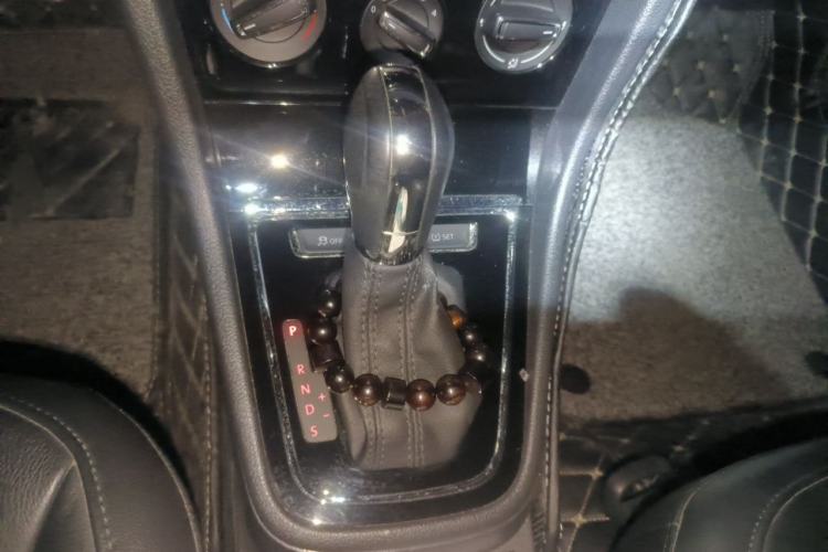 Used Volkswagen Bora 2014 1.6L Automatic Comfort Model Gear Lever