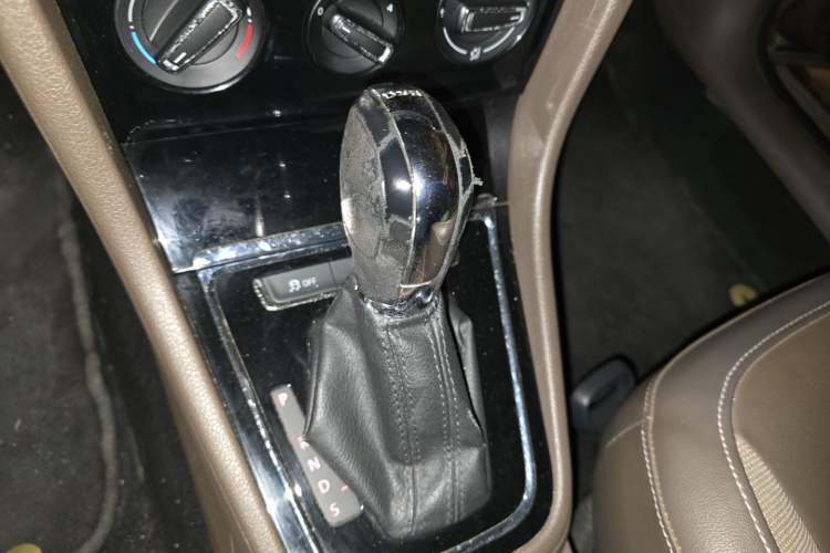 Used Volkswagen Bora 2014 1.4TSI Automatic Comfort Model Gear Lever