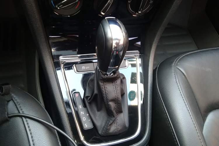 Used Volkswagen Bora 2014 1.6L Automatic Comfort Model Gear Lever