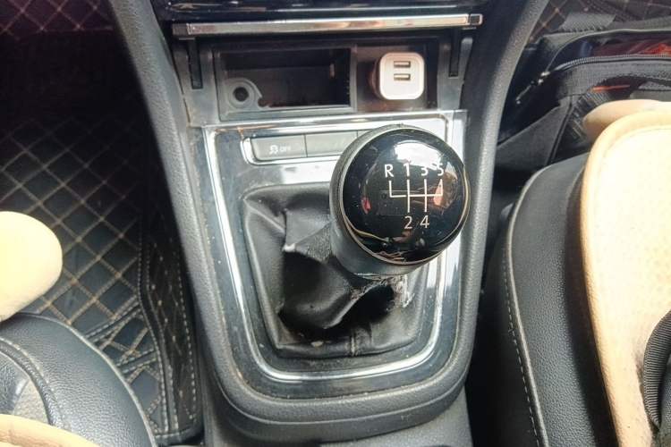 Used Volkswagen Bora 2014 1.6L Manual Comfort Model Gear Lever