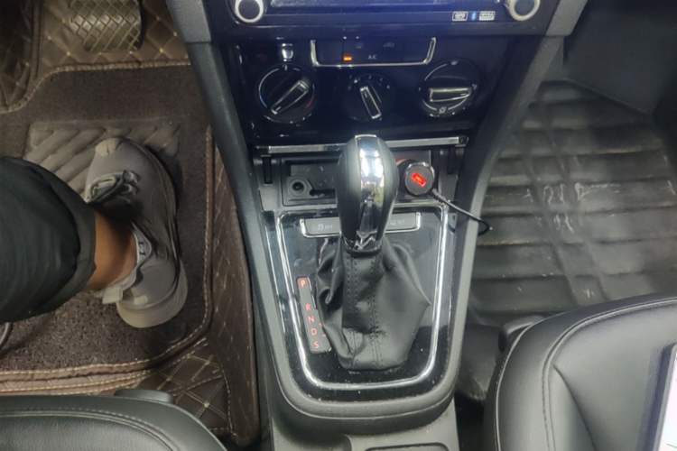 Used Volkswagen Bora 2014 1.6L Automatic Comfort Model Gear Lever