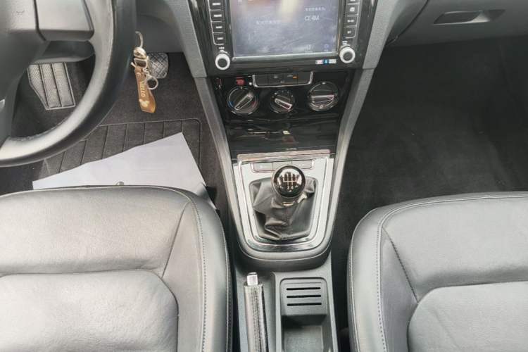 Used Volkswagen Bora 2014 1.6L Manual Comfort Model Gear Lever