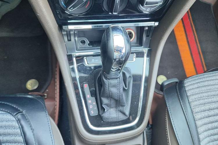 Used Volkswagen Bora 2014 1.6L Automatic Comfort Model Gear Lever