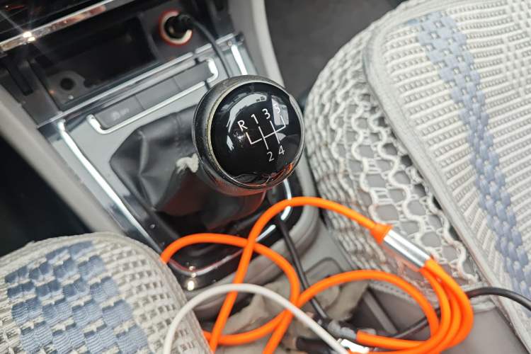 Used Volkswagen Bora 2014 1.6L Manual Fashion Edition Gear Lever