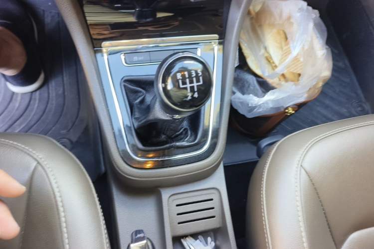 Used Volkswagen Bora 2014 1.6L Manual Comfort Model Gear Lever
