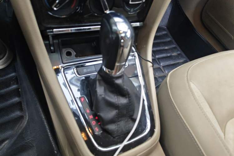 Used Volkswagen Bora 2014 1.6L Automatic Comfort Model Gear Lever