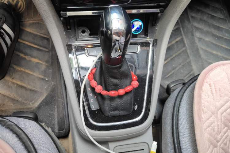 Used Volkswagen Bora 2014 1.6L Automatic Fashion Model Gear Lever