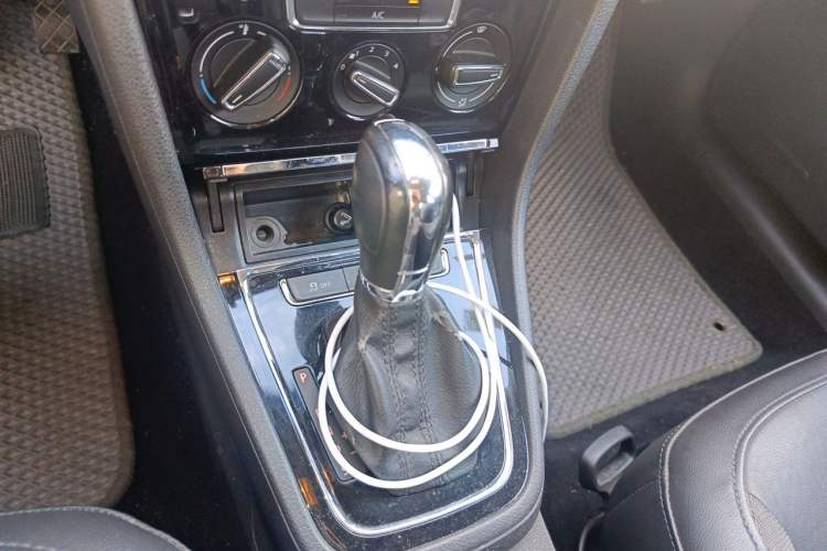 Used Volkswagen Bora 2014 1.6L Automatic Comfort Model Gear Lever
