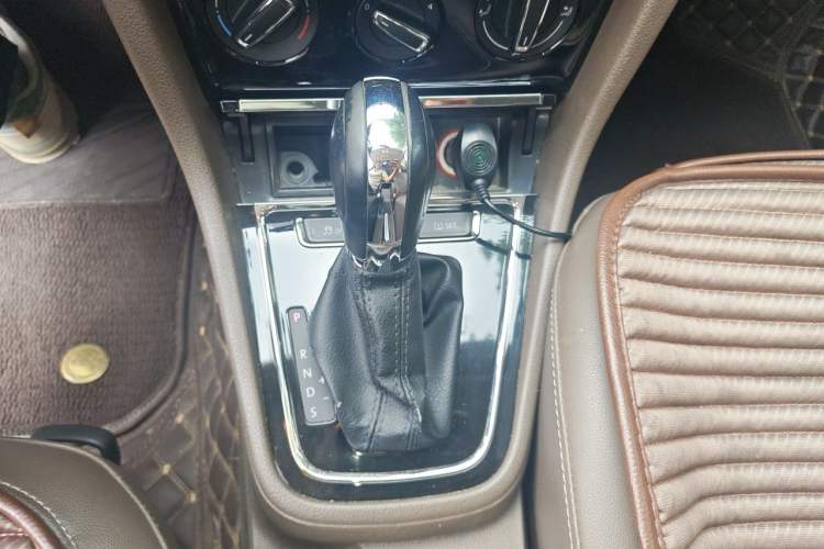 Used Volkswagen Bora 2014 1.6L Automatic Comfort Model Gear Lever