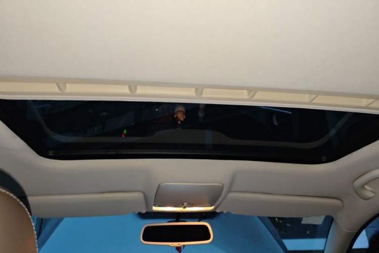 Used Volkswagen Bora 2014 1.6L Automatic Luxury Model Headliner