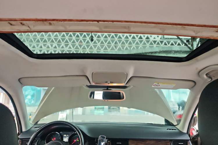 Used Volkswagen Bora 2014 1.6L Automatic Luxury Model Headliner