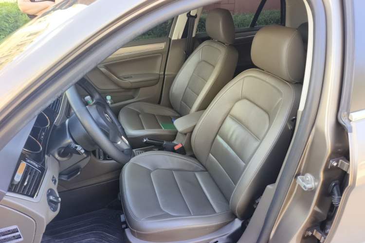 Used Volkswagen Bora 2014 1.6L Manual Comfort Model Left Front Seat