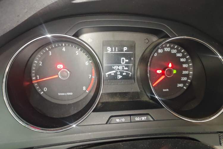 Used Volkswagen Bora 2014 1.6L Automatic Fashion Model Odometer Close Up