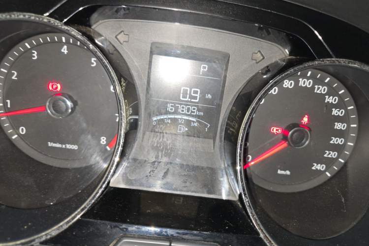 Used Volkswagen Bora 2014 1.4TSI Automatic Comfort Model Odometer Close Up