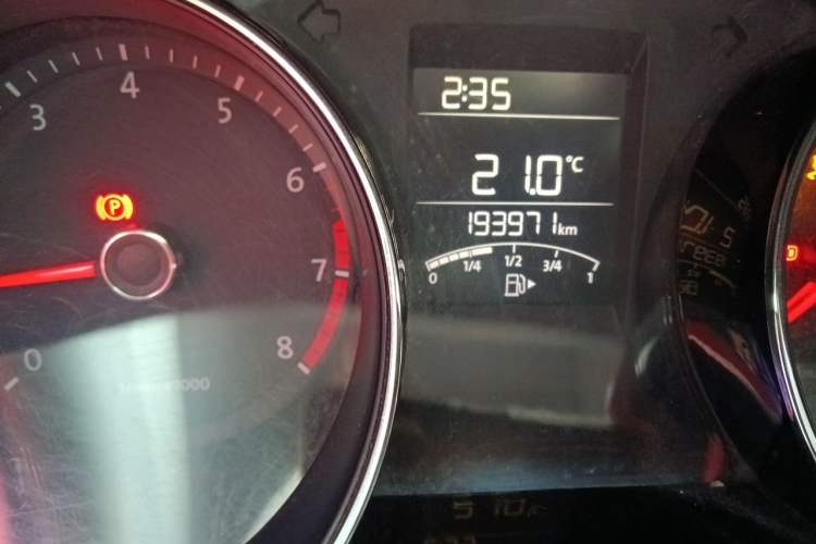 Used Volkswagen Bora 2014 1.6L Manual Comfort Model Odometer Close Up