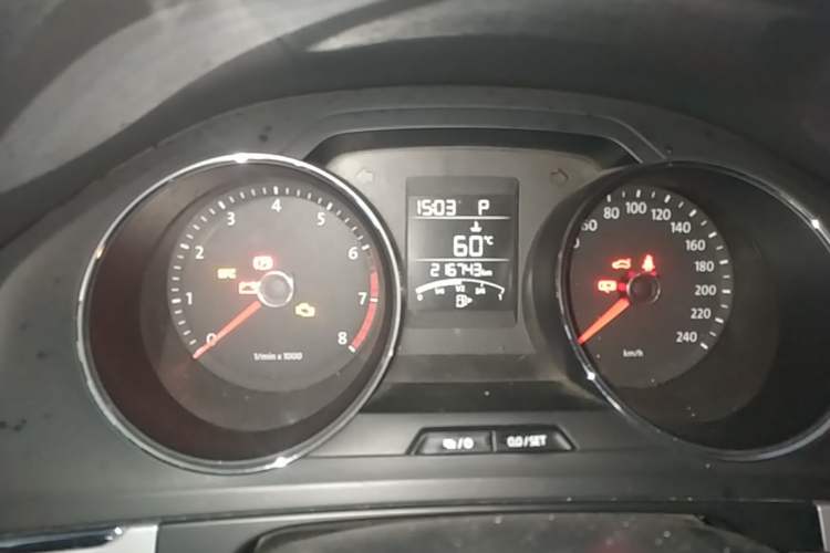 Used Volkswagen Bora 2014 1.6L Automatic Fashion Model Odometer Close Up