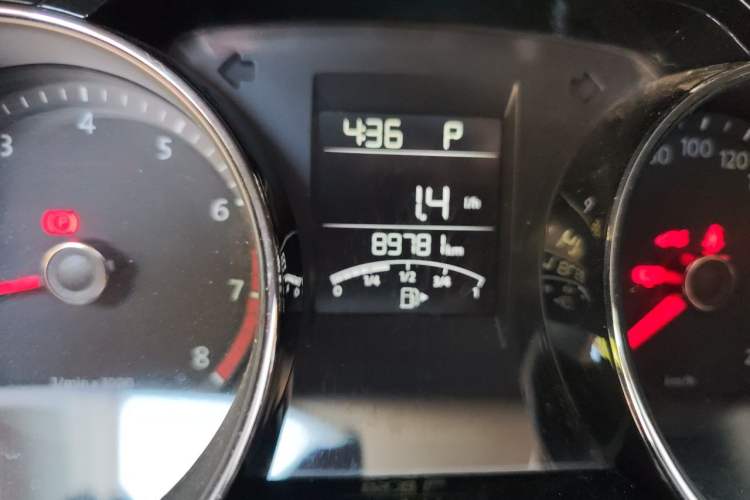 Used Volkswagen Bora 2014 1.6L Automatic Comfort Model Odometer Close Up