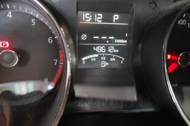 Used Volkswagen Bora 2014 1.6L Automatic Fashion Model Odometer Close Up