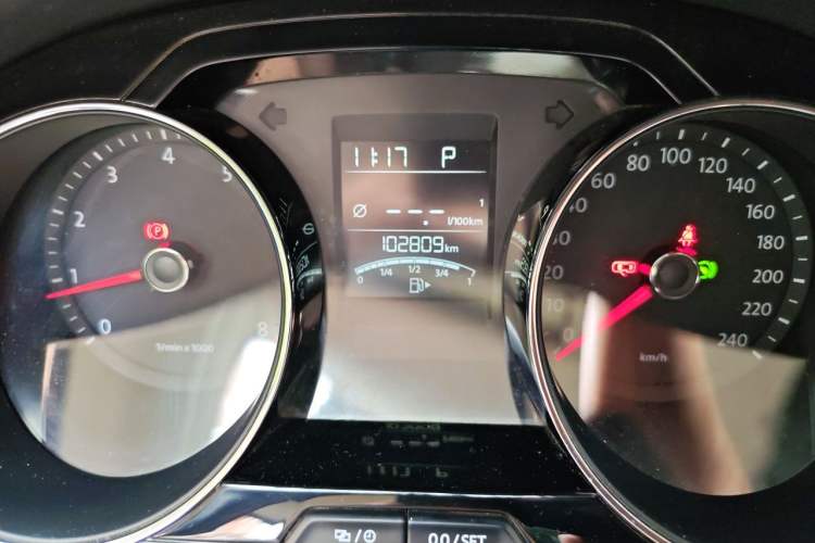 Used Volkswagen Bora 2014 1.6L Automatic Comfort Model Odometer Close Up