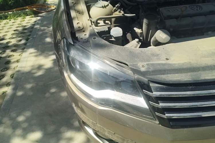 Used Volkswagen Bora 2014 1.6L Manual Comfort Model Right Front Headlight