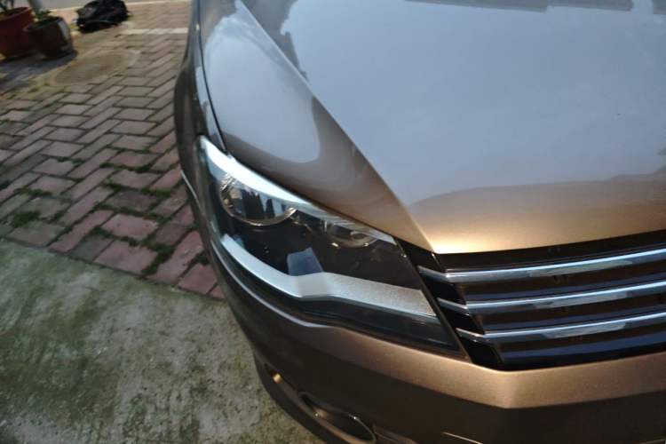 Used Volkswagen Bora 2014 1.6L Automatic Luxury Model Right Front Headlight