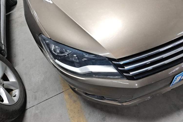 Used Volkswagen Bora 2014 1.6L Automatic Comfort Model Right Front Headlight