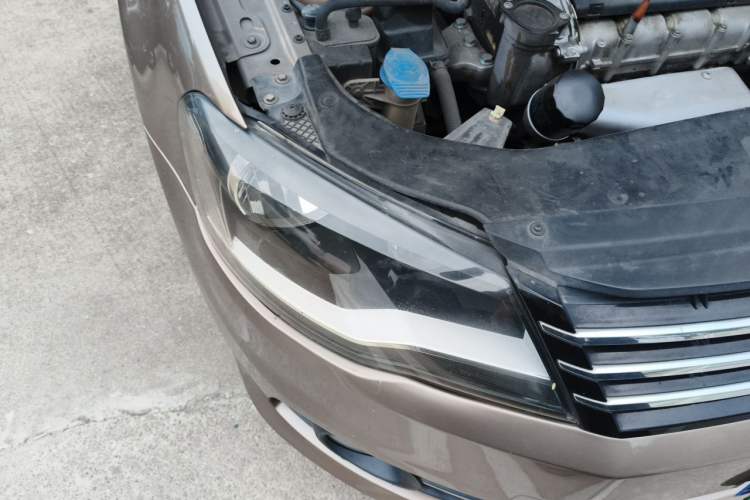 Used Volkswagen Bora 2014 1.6L Automatic Comfort Model Right Front Headlight