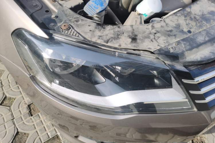 Used Volkswagen Bora 2014 1.6L Automatic Comfort Model Right Front Headlight