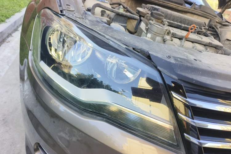 Used Volkswagen Bora 2014 1.6L Manual Comfort Model Right Front Headlight
