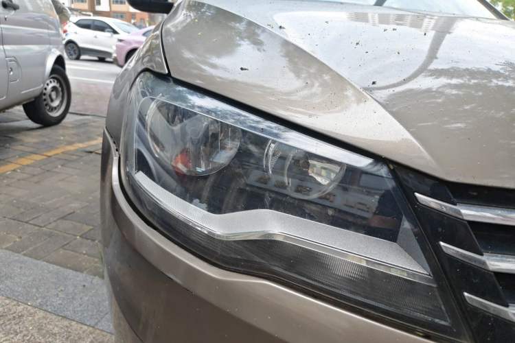 Used Volkswagen Bora 2014 1.6L Automatic Comfort Model Right Front Headlight