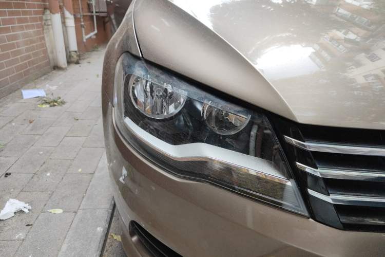 Used Volkswagen Bora 2014 1.6L Automatic Fashion Model Right Front Headlight