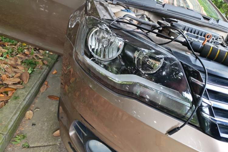 Used Volkswagen Bora 2014 1.6L Automatic Comfort Model Right Front Headlight