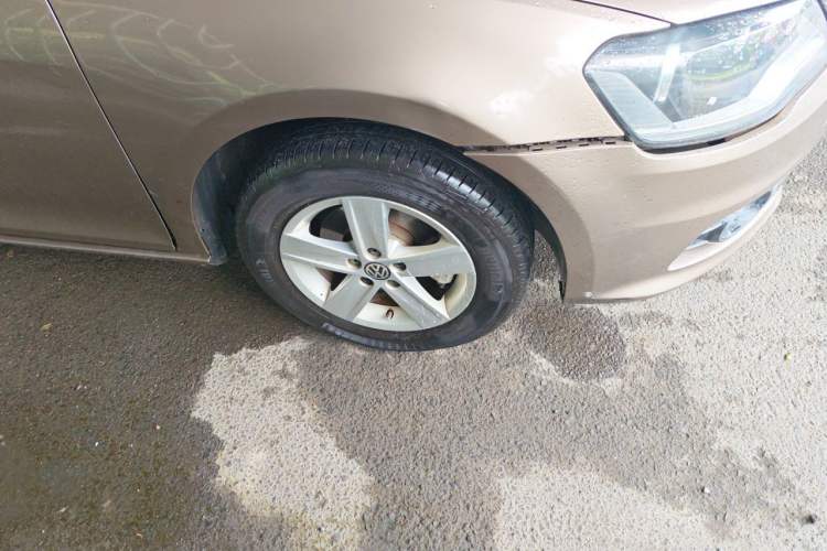 Used Volkswagen Bora 2014 1.6L Automatic Fashion Model Right Front Wheel Hub