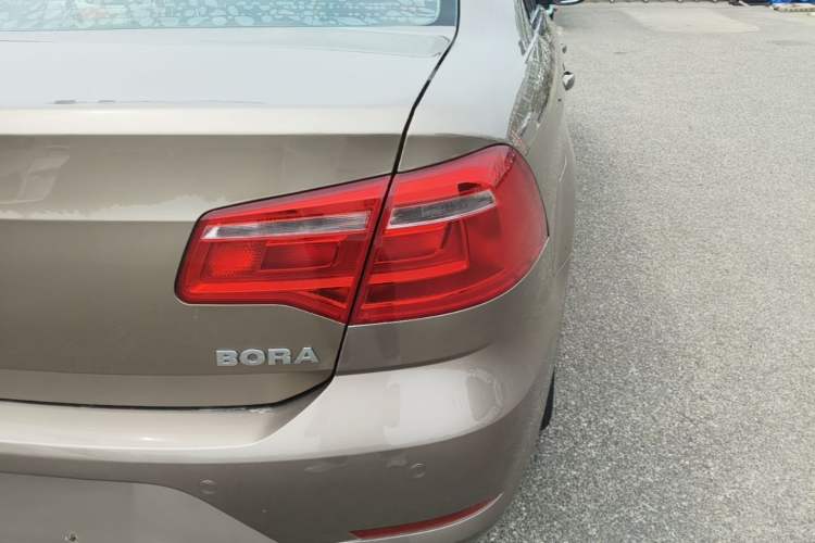 Used Volkswagen Bora 2014 1.6L Manual Comfort Model Right Rear Taillight