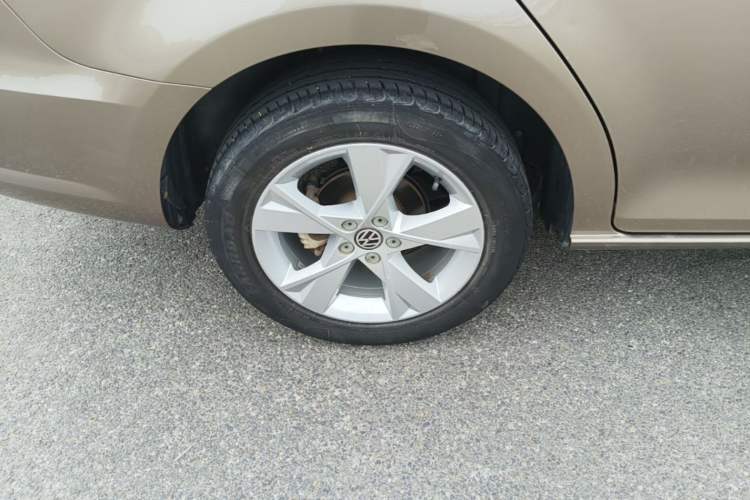 Used Volkswagen Bora 2014 1.6L Manual Comfort Model Right Rear Wheel Hub