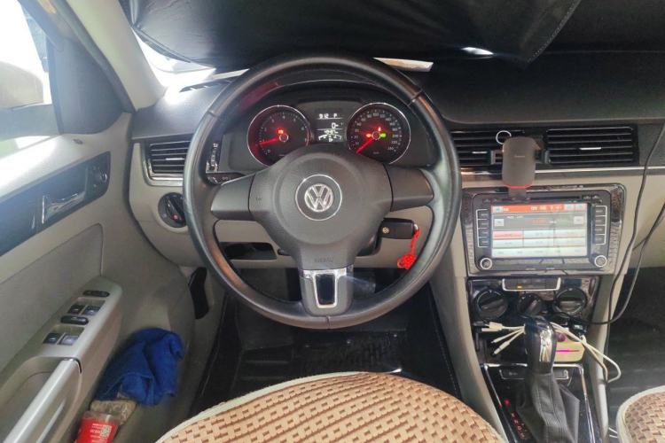 Used Volkswagen Bora 2014 1.6L Automatic Fashion Model Steering Wheel