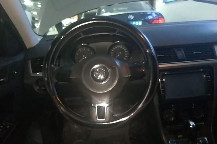 Used Volkswagen Bora 2014 1.6L Automatic Fashion Model Steering Wheel