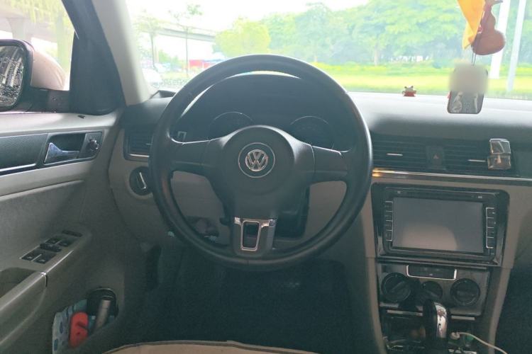 Used Volkswagen Bora 2014 1.6L Automatic Fashion Model Steering Wheel