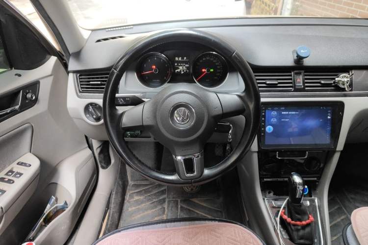 Used Volkswagen Bora 2014 1.6L Automatic Fashion Model Steering Wheel