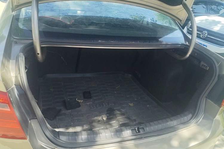 Used Volkswagen Bora 2014 1.6L Manual Comfort Model Trunk