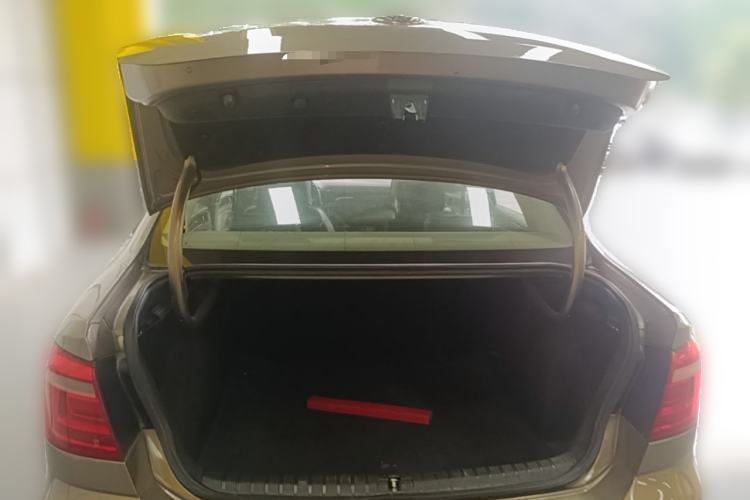 Used Volkswagen Bora 2014 1.6L Manual Fashion Edition Trunk