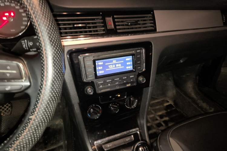 Used Volkswagen Bora 2015 Zhuihui Edition 1.6L Manual Comfort Model Audio And AC Panel