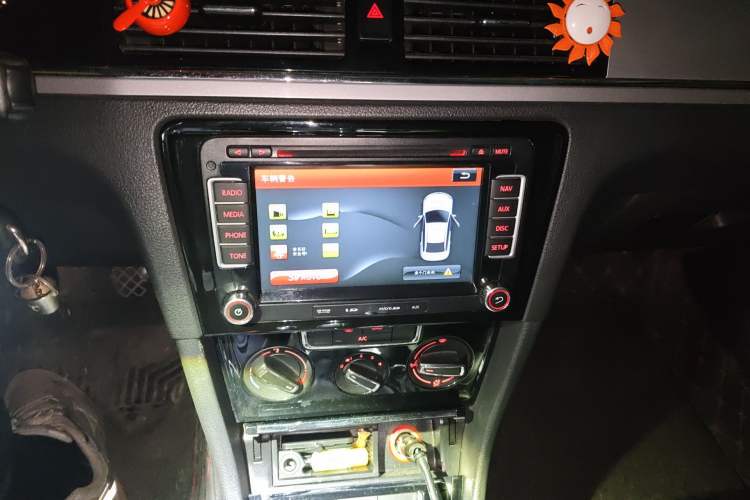 Used Volkswagen Bora 2015 Zhuihui Edition 1.6L Manual Comfort Model Audio And AC Panel