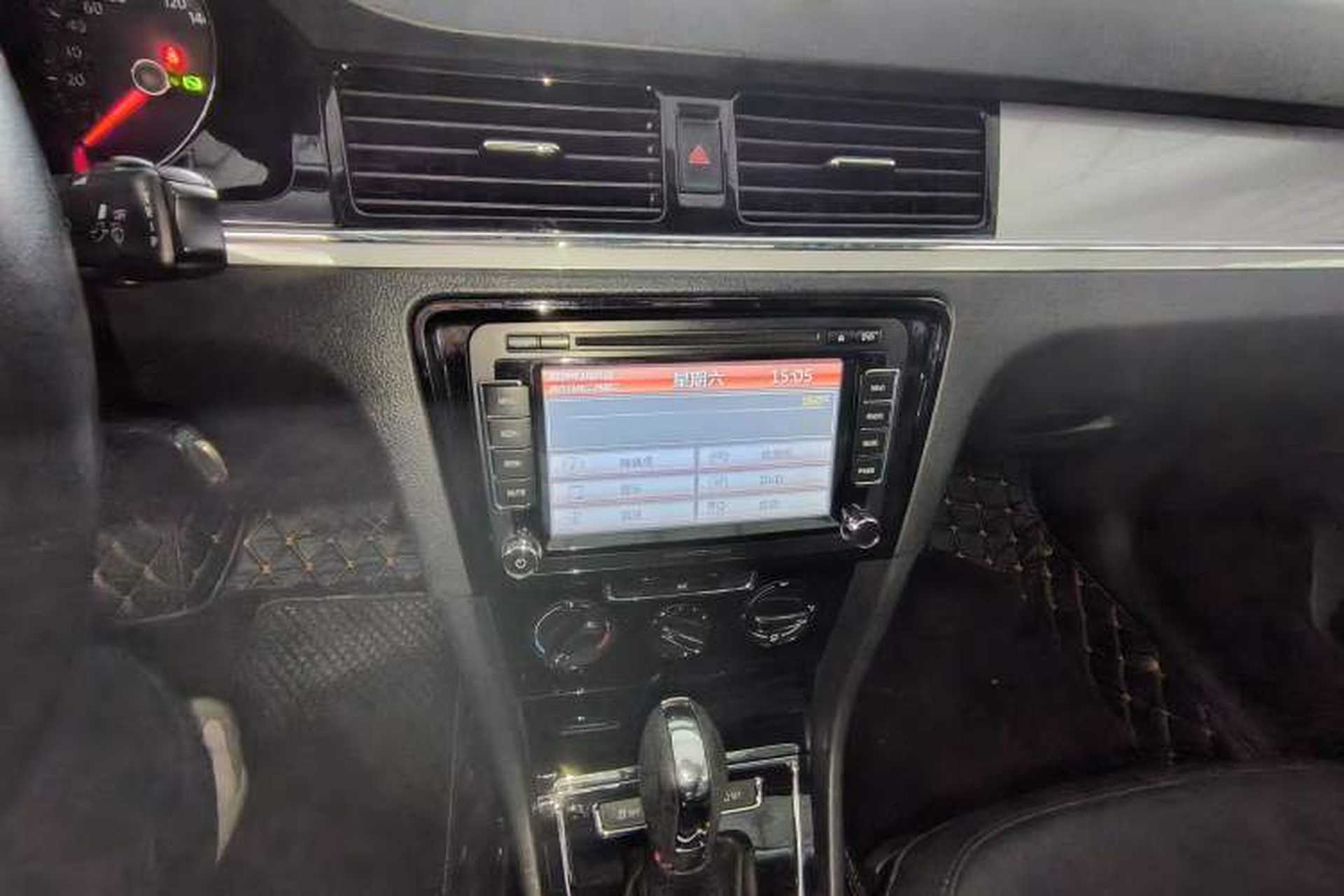 Used Volkswagen Bora 2015 Value Edition 1.6L Automatic Comfort Version Audio And AC Panel