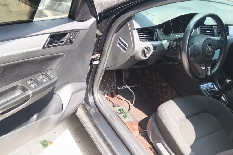 Used Volkswagen Bora 2015 Value Edition 1.6L Manual Fashionable Style Driver Seat