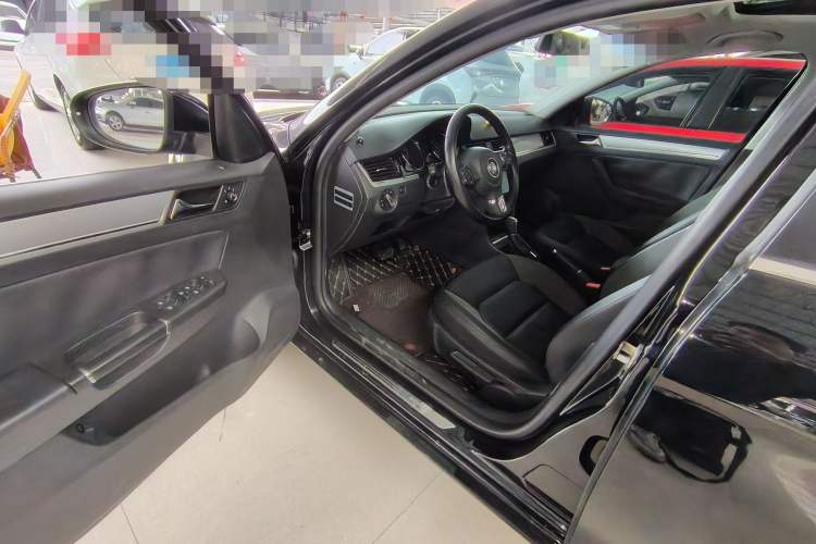 Used Volkswagen Bora 2015 Value Edition 1.6L Automatic Comfort Version Driver Seat
