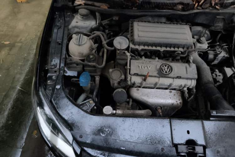 Used Volkswagen Bora 2015 Zhuihui Edition 1.6L Manual Comfort Model Engine Bay Right
