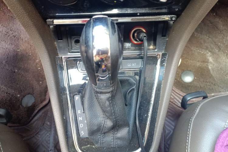 Used Volkswagen Bora 2015 Value Edition 1.6L Automatic Comfort Version Gear Lever
