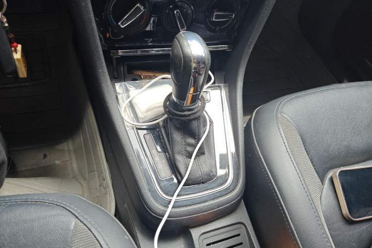 Used Volkswagen Bora 2015 Value Edition 1.6L Automatic Comfort Version Gear Lever