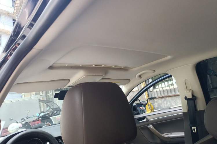 Used Volkswagen Bora 2015 Value Edition 1.6L Automatic Comfort Version Headliner